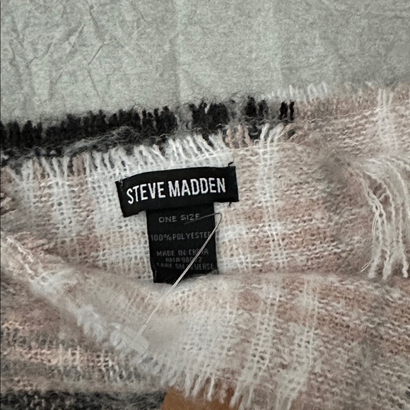 Steve Madden Scarf - Picture 3 of 3